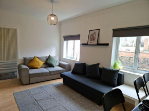 (R0)2 Bedroom Flat in Zone 2 Lnd